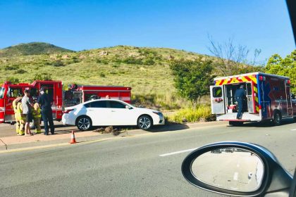 traffic-jam-as-first-responders-help-a-motorist-wh-Q5WH3J5