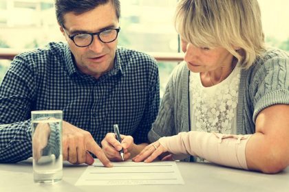 business-discussion-talking-deal-concept-PSBMYQ6