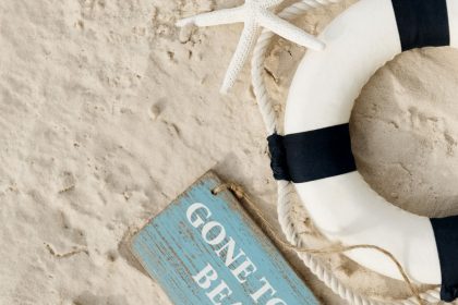 gone-to-the-beach-summer-holiday-vacation-starfish-PENQ84R