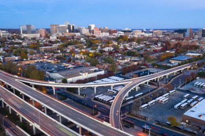 static-shot-over-highways-and-downtown-city-skylin-QCNA428