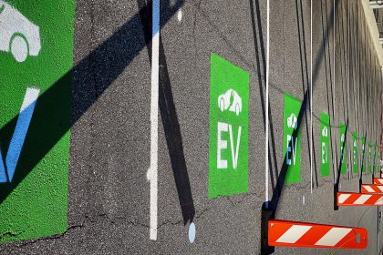 electric-vehicles-charge-2021-08-29-01-05-28-utc