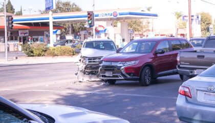 Claymont, DE - Injury Crash Reported on Philadelphia Pike at I-495